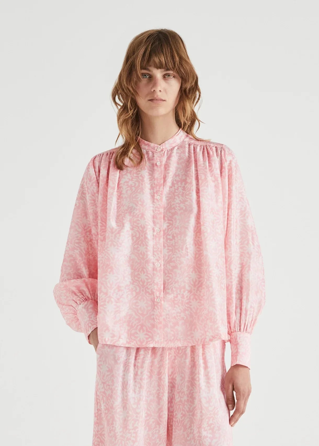 BLOUSES & TOPS
